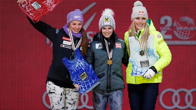 Las skiunzas Tina Maze, Anna Fenninger e Lindsey Vonn cun lur medaglias. Las skiunzas Tina Maze, Anna Fenninger e Lindsey Vonn cun lur medaglias.