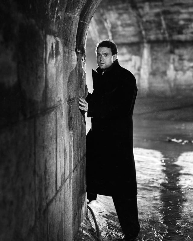 Orson Welles in einer Filmszene in der Kanalisation Orson Welles in einer Filmszene in der Kanalisation