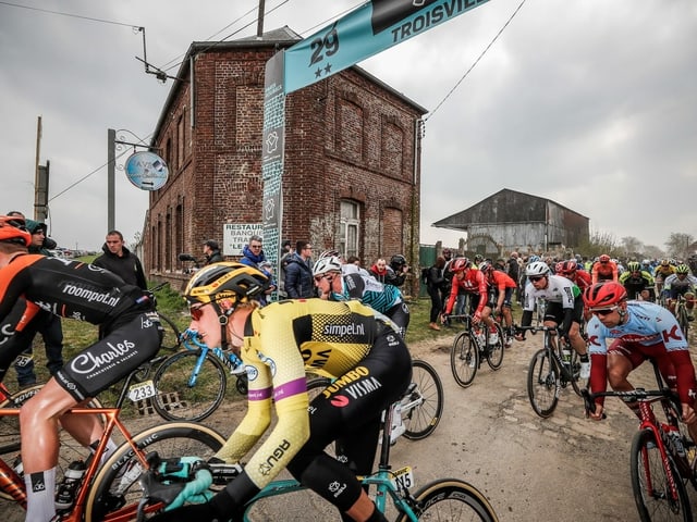 Der Eintages-Klassiker Paris-Roubaix. Der Eintages-Klassiker Paris-Roubaix.