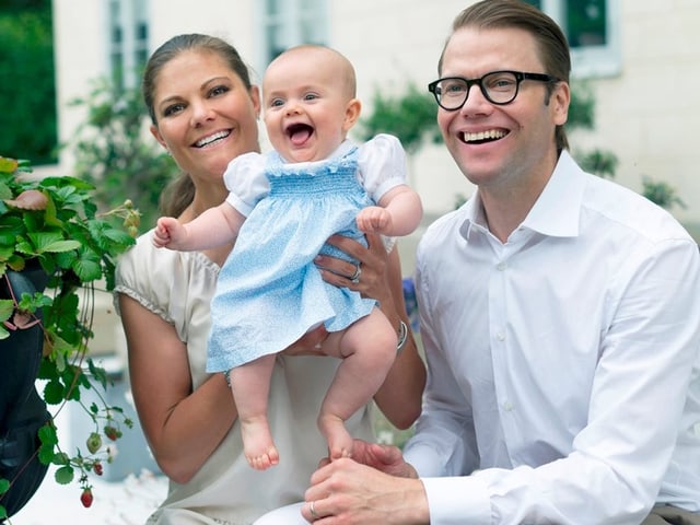 Prinzessin Victoria mit Prinz Daniel und Tochter Estelle. Prinzessin Victoria mit Prinz Daniel und Tochter Estelle.