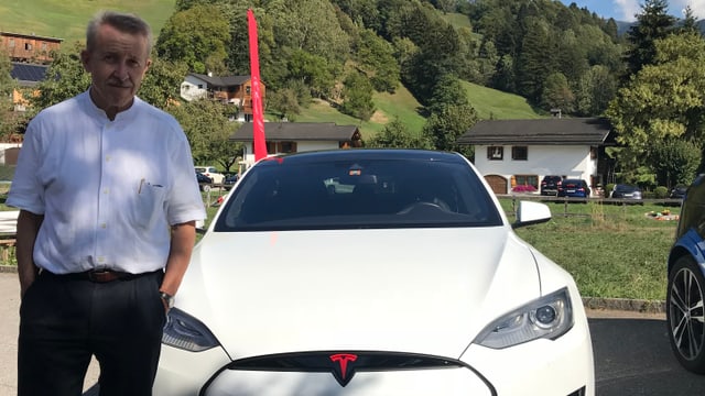 Gallus Cadonau ed in Tesla alv. Gallus Cadonau ed in Tesla alv.