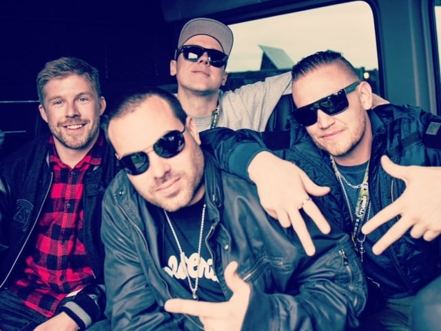 Hilltop Hoods bei SRF Bounce im Interview. Hilltop Hoods bei SRF Bounce im Interview.