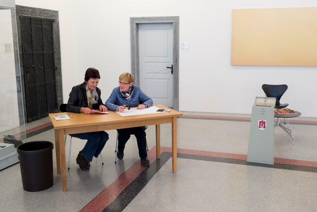 La debatta en il Bundestag a Berlin è vegnida persequitada d'Armens e da spirituals armens. La debatta en il Bundestag a Berlin è vegnida persequitada d'Armens e da spirituals armens.