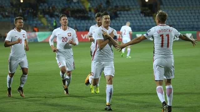 Robert Lewandowski bejubelt seinen Treffer. Robert Lewandowski bejubelt seinen Treffer.