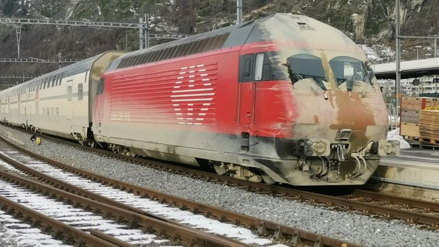Zug verschmutzt mit Schlamm Zug verschmutzt mit Schlamm