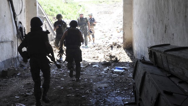 Soldaten mit Gewehren. Soldaten mit Gewehren.