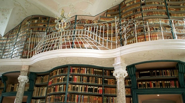 Die Bibliothek des Klosters Einsiedeln mit 230 000 Büchern. Die Bibliothek des Klosters Einsiedeln mit 230 000 Büchern.