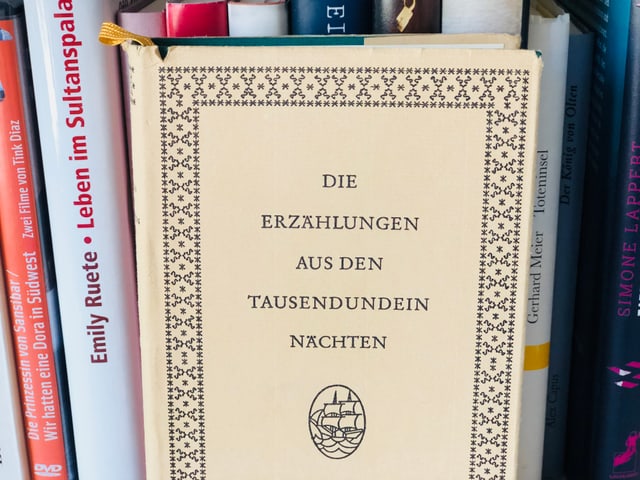 «Erzählungen aus den Tausendundein Nächten» im Bücherregal «Erzählungen aus den Tausendundein Nächten» im Bücherregal