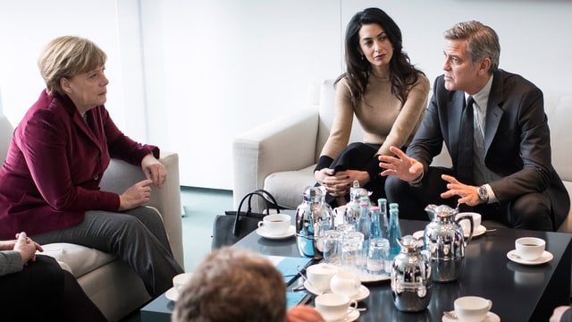 George und Amal Clooney bekamen Gehör von Bundeskanzlerin Angela Merkel. George und Amal Clooney bekamen Gehör von Bundeskanzlerin Angela Merkel.
