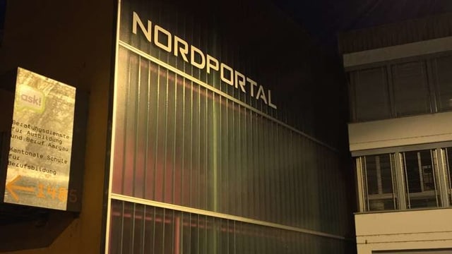 Schristzug Nordportal über Eingang. Schristzug Nordportal über Eingang.