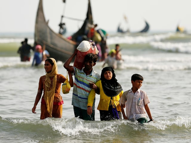 Rohingya-Flüchtlinge erreichen im September 2017 die Grenze von Bangladesch. Rohingya-Flüchtlinge erreichen im September 2017 die Grenze von Bangladesch.