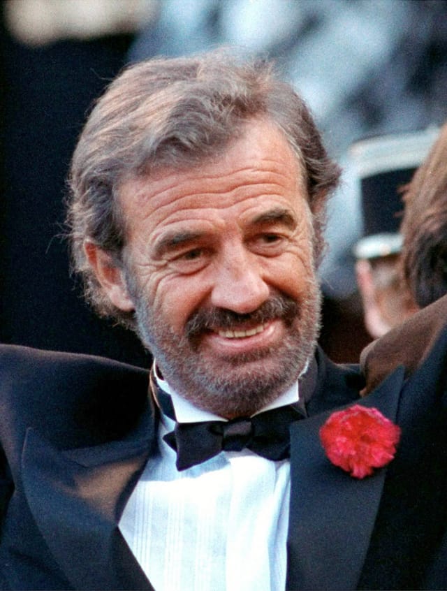 Belmondo trägt Smoking