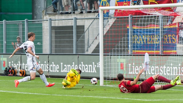 Marc Janko trifft in der 4. Minute zum 1:0 für den FCB. Marc Janko trifft in der 4. Minute zum 1:0 für den FCB.