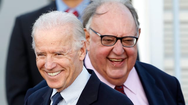 Der Grieche Theodoros Pangalos, zusammen mit US-Aussenminister Joe Biden. Der Grieche Theodoros Pangalos, zusammen mit US-Aussenminister Joe Biden.