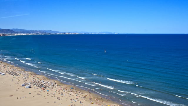 Blick von oben auf den Strand in Valencia Blick von oben auf den Strand in Valencia