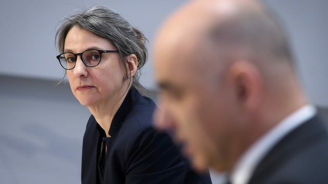 Anne Levy an einer Medienkonferenz mit Alain Berset Anne Levy an einer Medienkonferenz mit Alain Berset