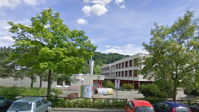 Ein Schulhaus. Ein Schulhaus.