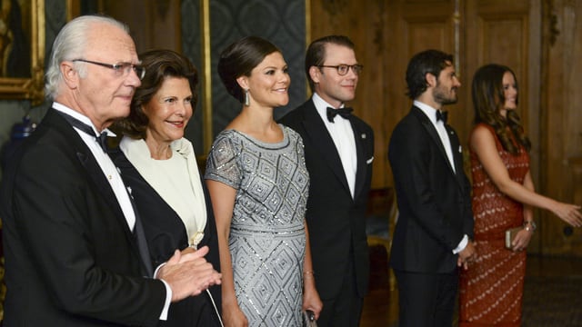 König Carl Gustaf, Königin Silvia, Kronprinzessin Victoria, Prinz Daniel, Prinz Carl Philip und Prinzessin Sofia begrüssen Gäste. König Carl Gustaf, Königin Silvia, Kronprinzessin Victoria, Prinz Daniel, Prinz Carl Philip und Prinzessin Sofia begrüssen Gäste.
