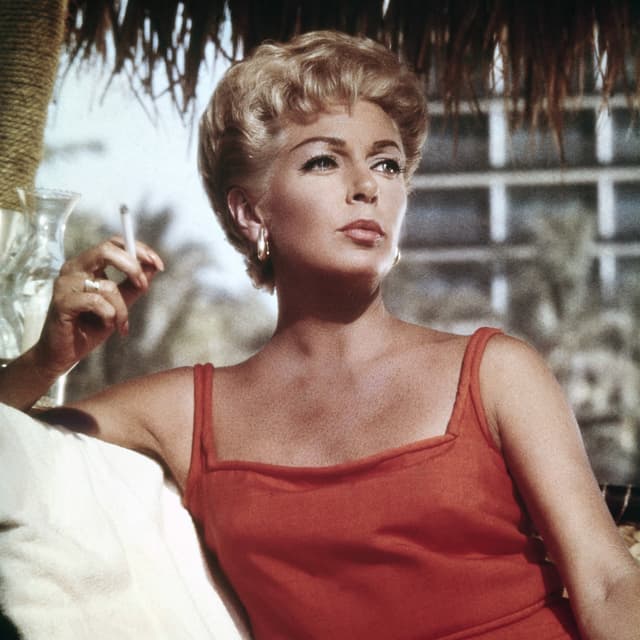 Bild aus den 60ern einer blonden jungen Frau Bild aus den 60ern einer blonden jungen Frau