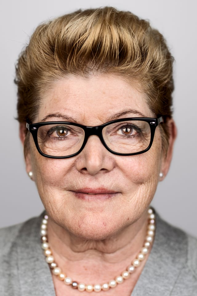 Ein Porträt von Theresia Rohr. Ein Porträt von Theresia Rohr.