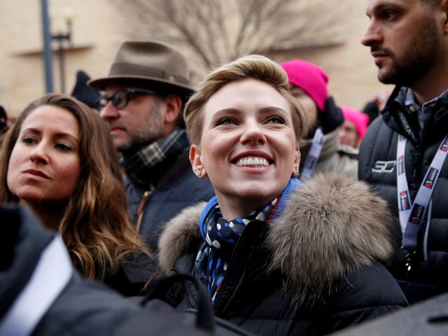 Scarlett Johansson lachend