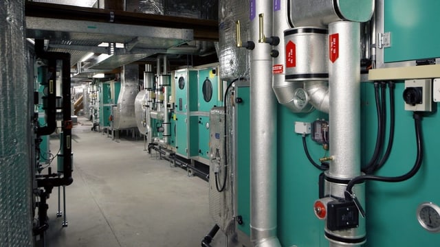 Eine grüne Lüftungsanlage im Keller der Universität Zürich. Eine grüne Lüftungsanlage im Keller der Universität Zürich.