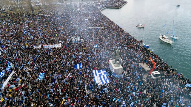 90'000 demonstrieren in Thessaloniki. 90'000 demonstrieren in Thessaloniki.