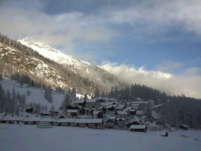 Am Montagmorgen war es in Bosco/Gurin weiss. Am Montagmorgen war es in Bosco/Gurin weiss.