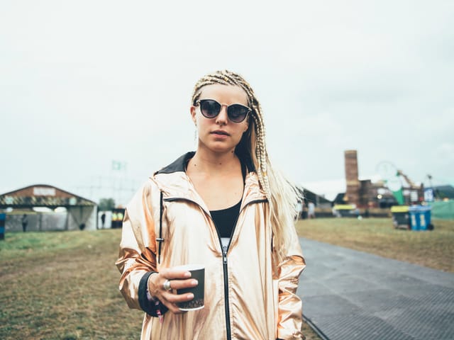 Glänzige Jacke