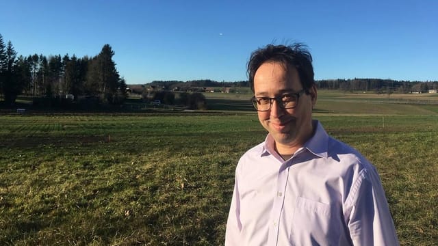 Marcel van der Heijden steht auf einem Acker Marcel van der Heijden steht auf einem Acker