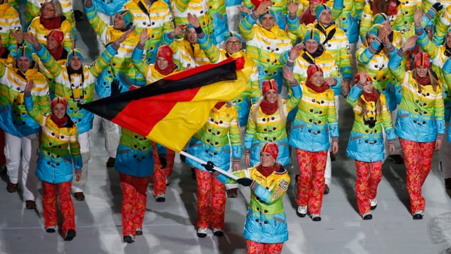 Die Deutsche Delegation angeführt von Ski-Star Maria Höfl-Riesch. Die Deutsche Delegation angeführt von Ski-Star Maria Höfl-Riesch.