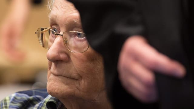 Oskar Gröning während des Prozesses. Oskar Gröning während des Prozesses.