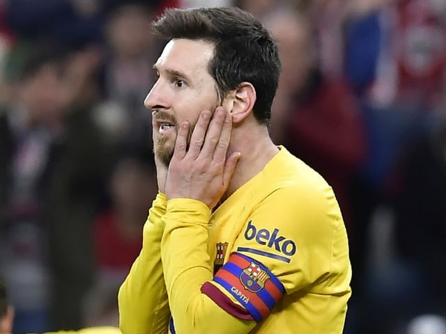 Barcelonas Captain Lionel Messi schlägt die Hände entsetzt vors Geischt Barcelonas Captain Lionel Messi schlägt die Hände entsetzt vors Geischt
