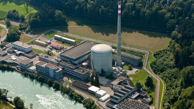 Luftaufnahme des AKW Mühleberg. Luftaufnahme des AKW Mühleberg.