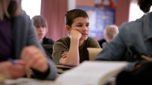 Junge in der Schule Junge in der Schule