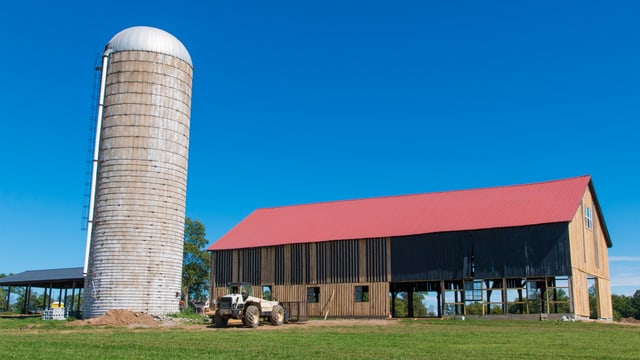 Bauernhof mit Silo Bauernhof mit Silo