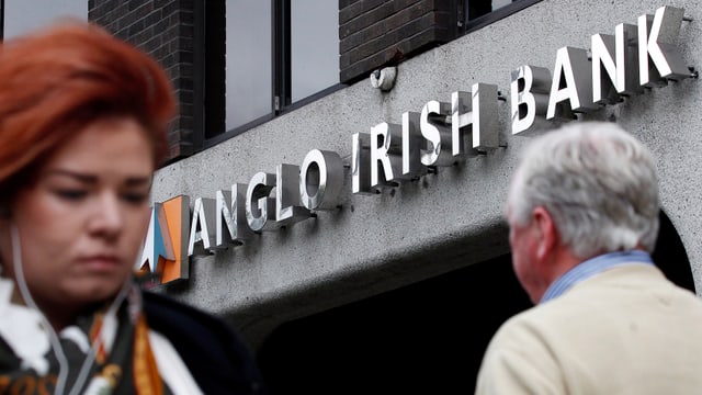Schriftzug "Anglo Irish Bank" an einer Filiale in Dublin Schriftzug "Anglo Irish Bank" an einer Filiale in Dublin