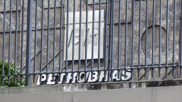 Petrobras-Logo hinter Gittern. Petrobras-Logo hinter Gittern.