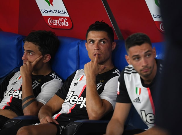 Die Juventus-Stars Dybala und Cristiano Ronaldo nach dem verlorenen Coppa-Final. Die Juventus-Stars Dybala und Cristiano Ronaldo nach dem verlorenen Coppa-Final.