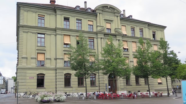 Das Gebäude von aussen Das Gebäude von aussen
