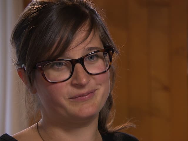 Nahaufnahme der Künstlerin Camille Scherrer. Nahaufnahme der Künstlerin Camille Scherrer.