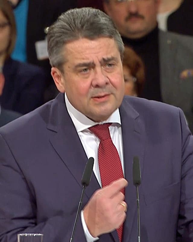 Sigmar Gabriel am Rednerpult. Sigmar Gabriel am Rednerpult.