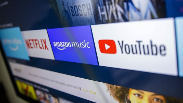 Verschiedene Ikons von Streaming-Diensten auf dem Bildschirm. Verschiedene Ikons von Streaming-Diensten auf dem Bildschirm.