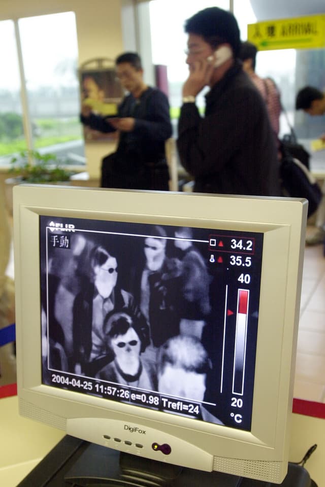IR-Aufnahme 2004 auf einem Flughafen in Taiwan IR-Aufnahme 2004 auf einem Flughafen in Taiwan