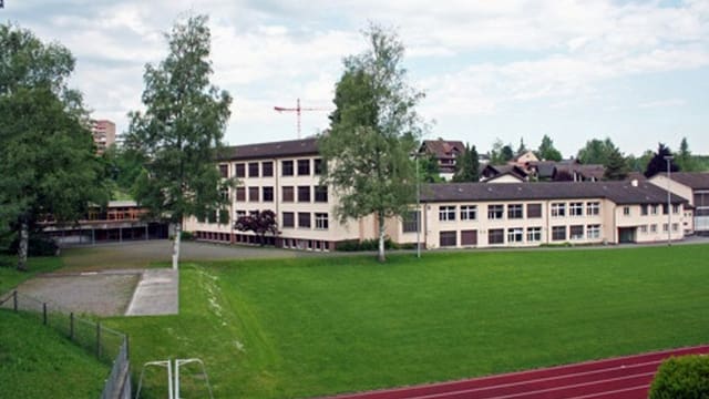 Das Schulhaus Staffeln in Reussbühl. Das Schulhaus Staffeln in Reussbühl.