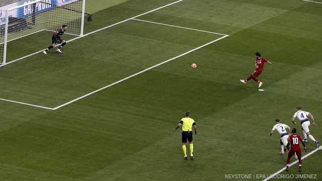 Mo Salah sajetta l'emprim gol da la partida Mo Salah sajetta l'emprim gol da la partida