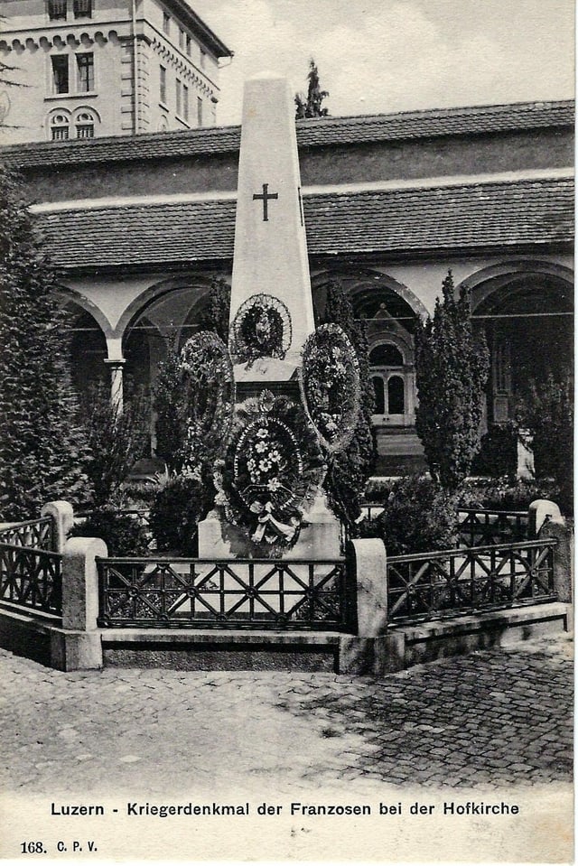 Denkmal für die in Luzern verstorbenen Bourbaki-Soldaten bei der Hofkirche Denkmal für die in Luzern verstorbenen Bourbaki-Soldaten bei der Hofkirche