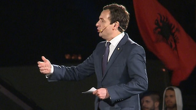 Albin Kurti an einer Wahlveranstaltung. Albin Kurti an einer Wahlveranstaltung.