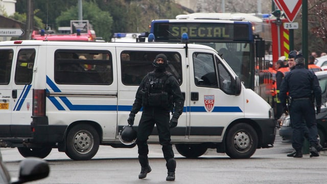 Einsatz der Spezialeinheiten in Toulouse im März 2012. (keystone) Einsatz der Spezialeinheiten in Toulouse im März 2012. (keystone)
