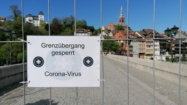 Schild: Grenzübergang gesperrt Schild: Grenzübergang gesperrt